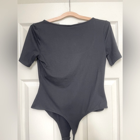 H&M Short Sleeve black scoop neck bodysuit NWT - Picture 2 of 3